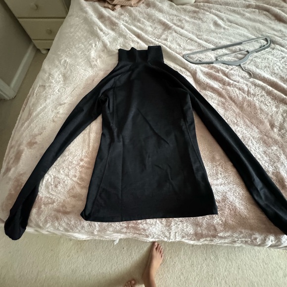 Under Armour winter gear undershirt - Picture 2 of 2